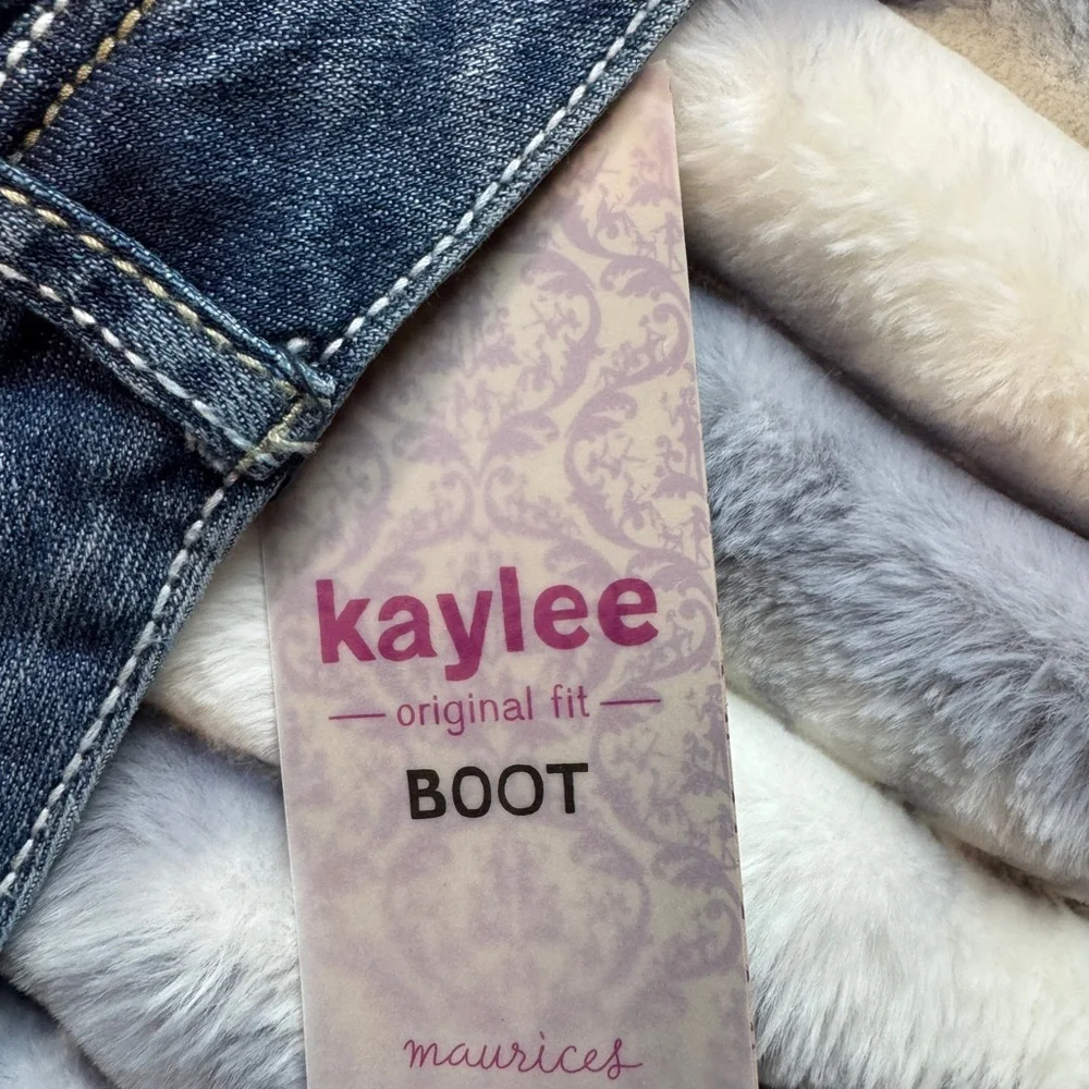 Women's Maurices Kaylee Blue Jeans Short - Picture 4 of 7